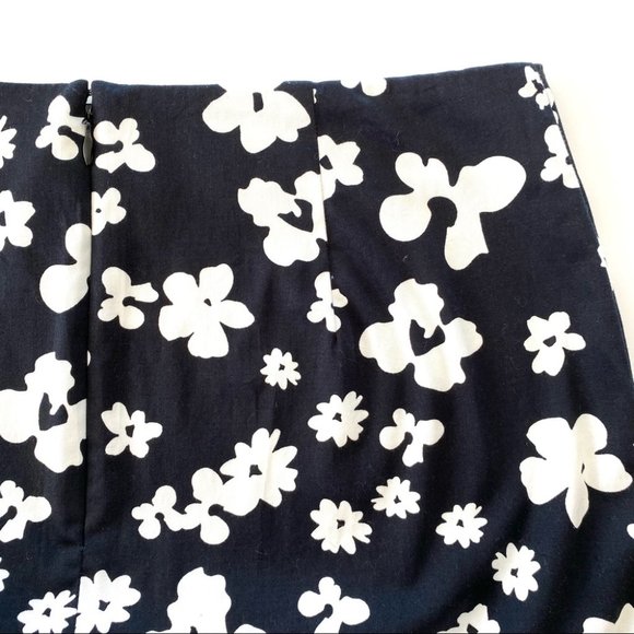 Talbots pencil skirt, black & white floral print, in a cotton & spandex blend - Picture 4 of 8